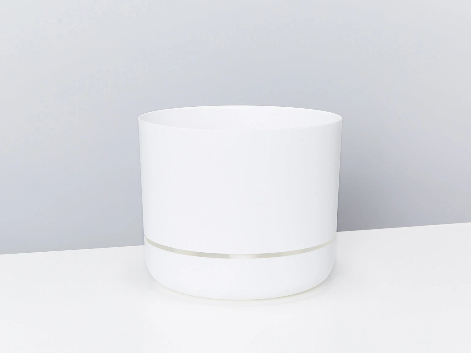 White Selfwatering Pots 215mm