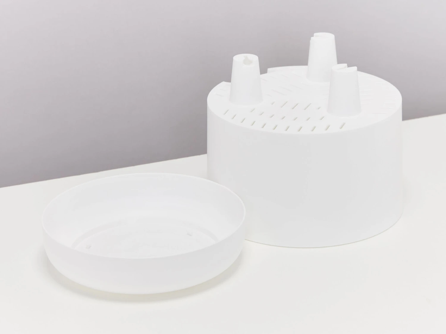 White Selfwatering Pots 170mm - Image 3