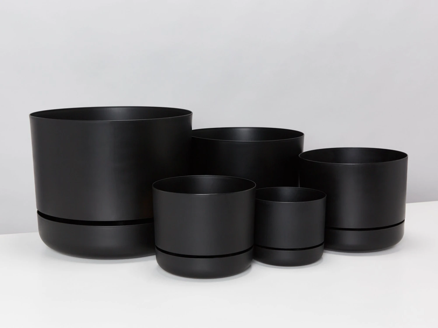 Black Self-Watering Pots 170mm - Recycled Plastic - Image 3