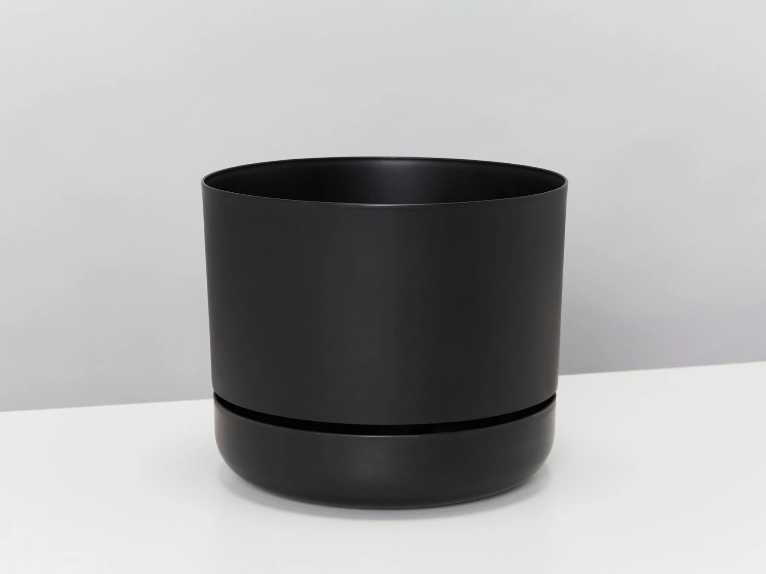 Black Self-Watering Pots 215mm - Recycled Plastic