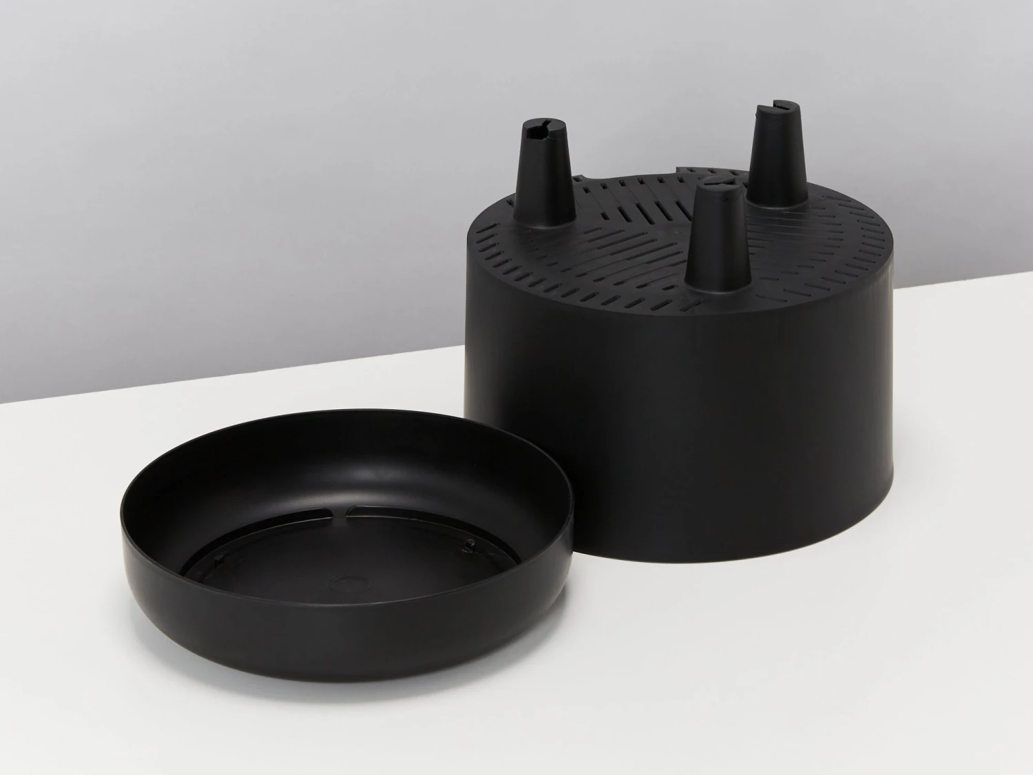 Black Self-Watering Pots 215mm - Recycled Plastic - Image 2